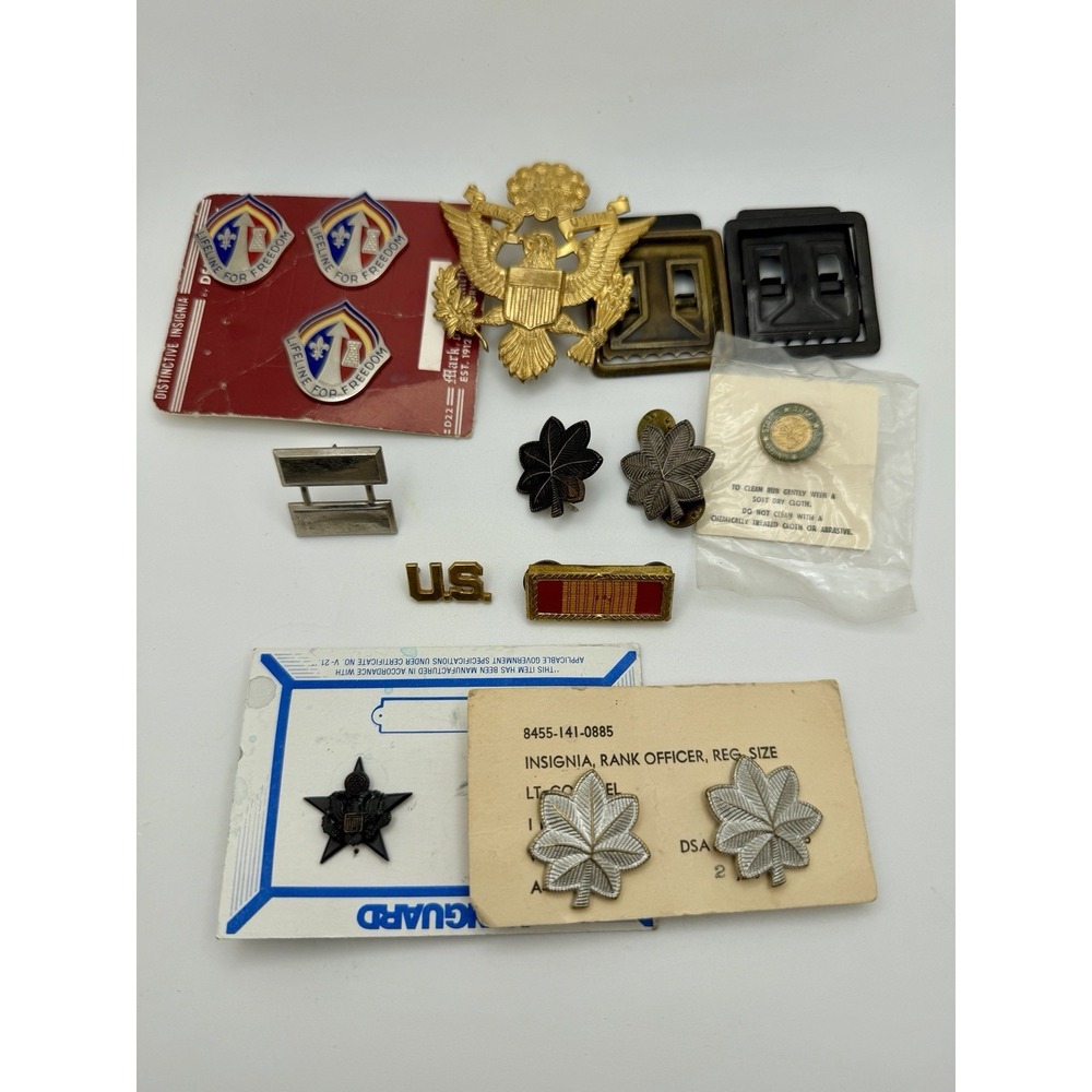 Lot of Vintage US Military Pins, Buckles, & Insignia